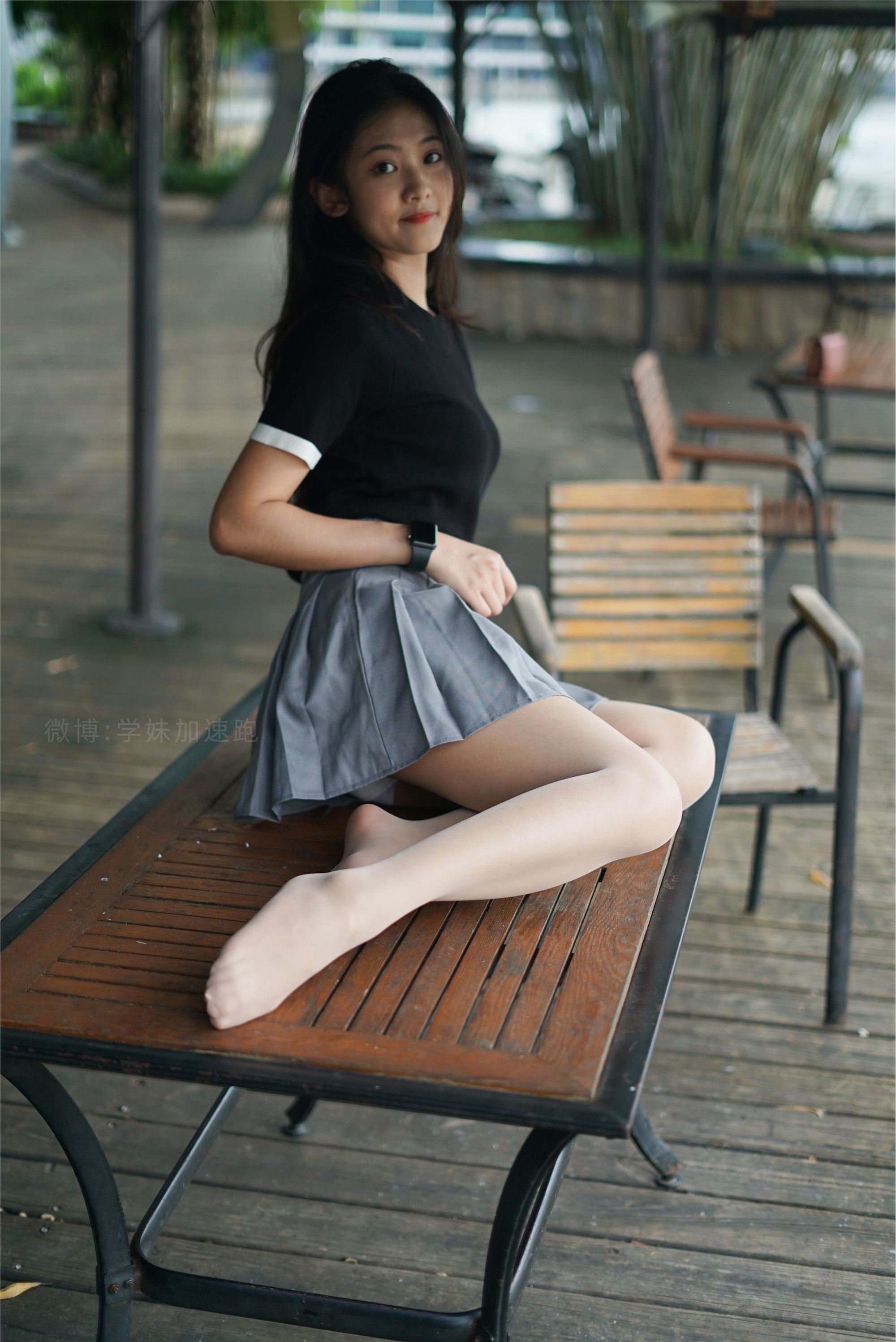 学妹加速跑 XM077《桌上起舞的彤彤》